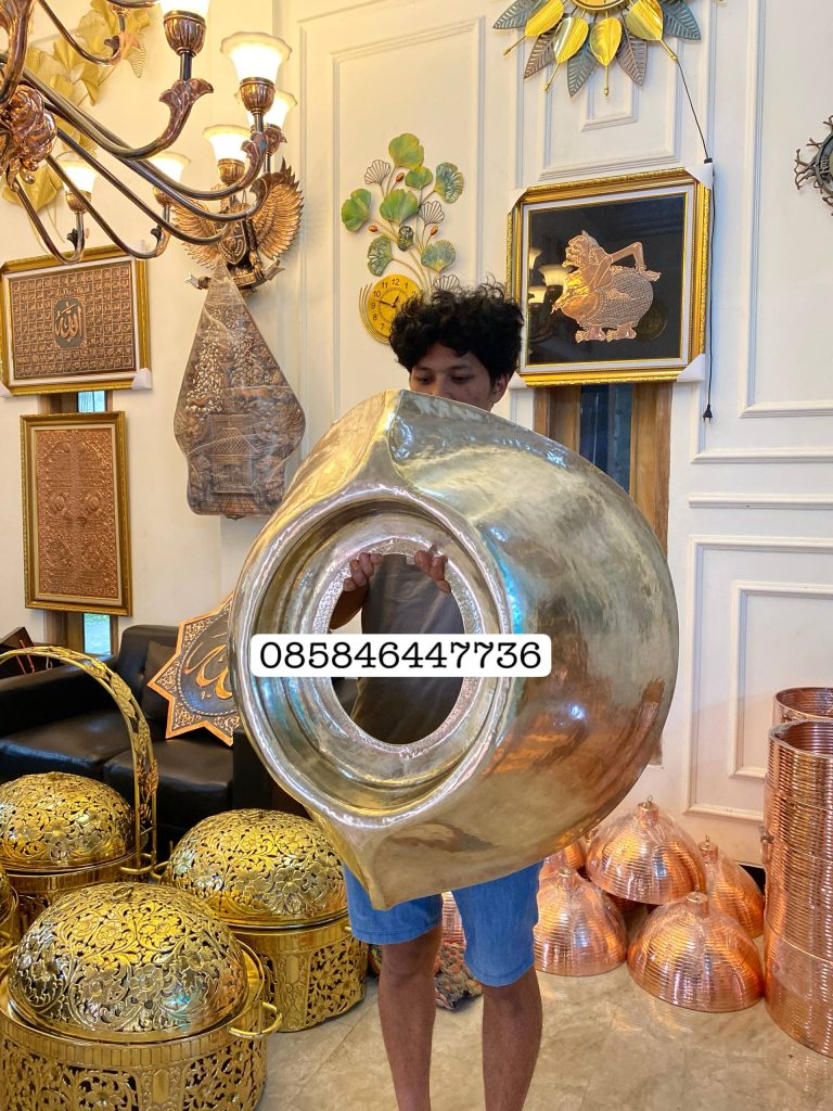 Pengrajin Tembaga dan Kuningan Tumang SamArt